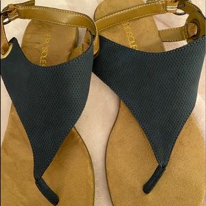 Aerosoles Navy sandals Never worn